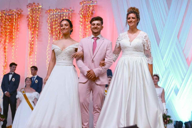 GALERIA de FOTOS d’una PRESENTACIÓ de les FESTES de JULIOL de PEDREGUER molt MUSICAL GALERIA de FOTOS d’una PRESENTACIÓ de les FESTES de JULIOL de PEDREGUER molt MUSICAL